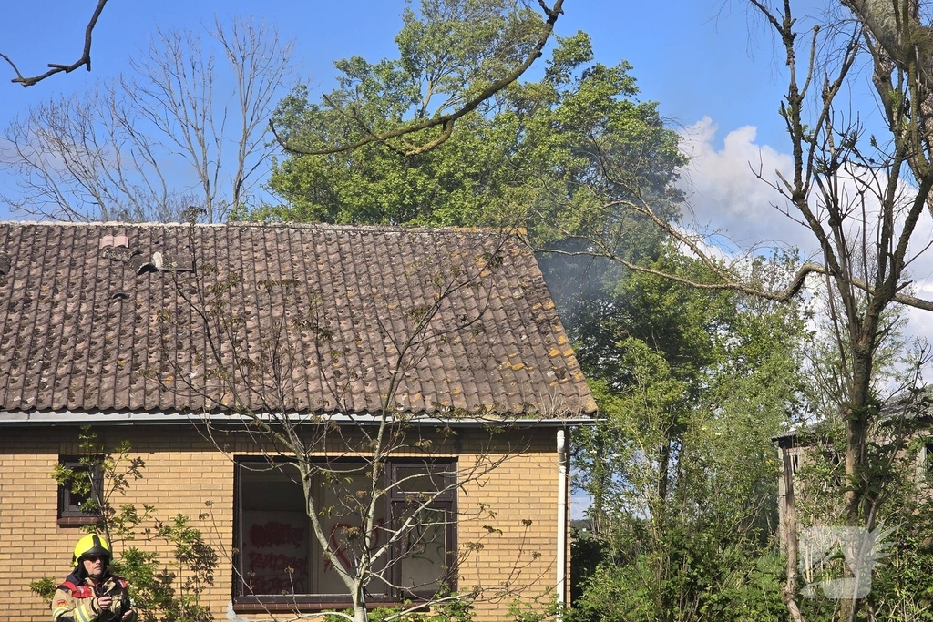 Brand in leegstaande woning snel onder controle