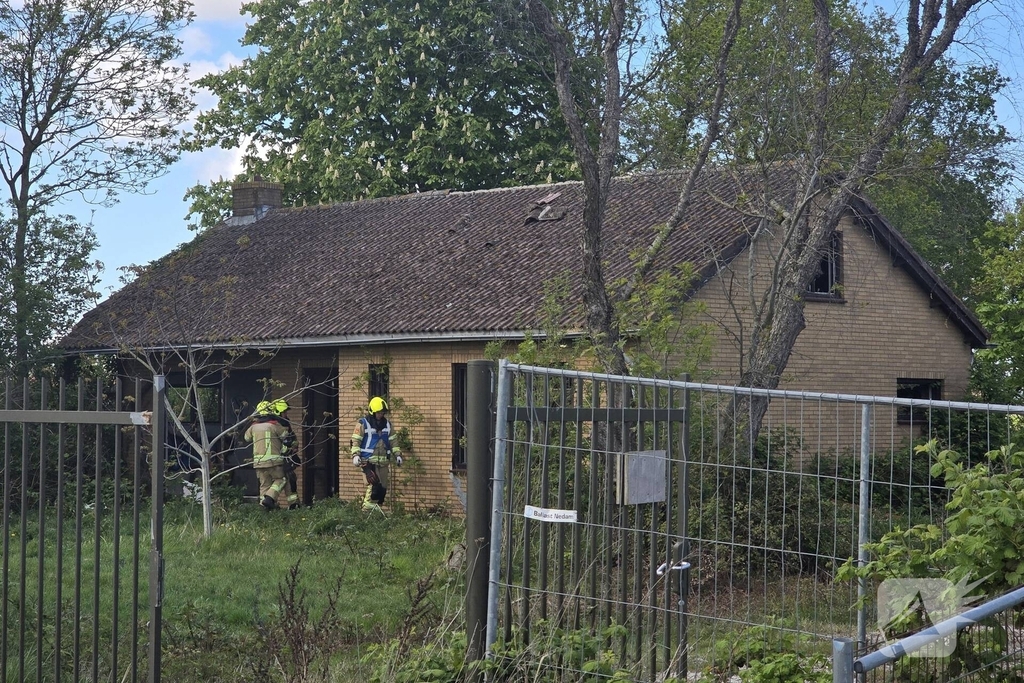 Brand in leegstaande woning snel onder controle