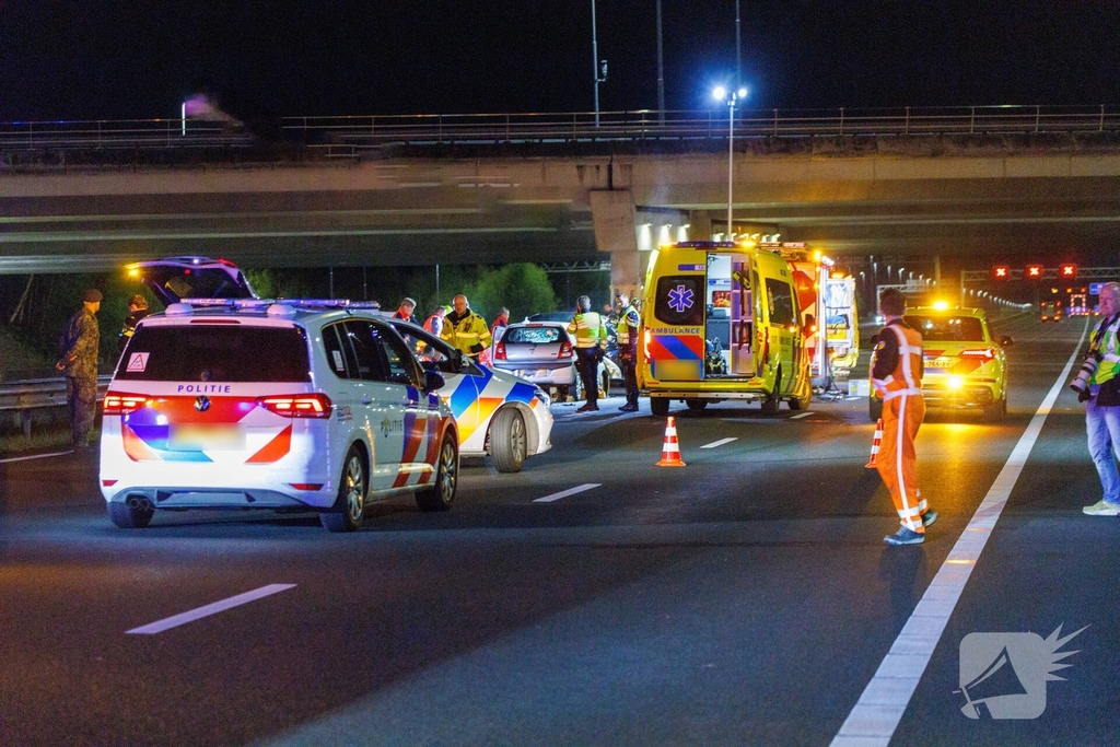 Ernstig ongeval op snelweg met meerdere voertuigen