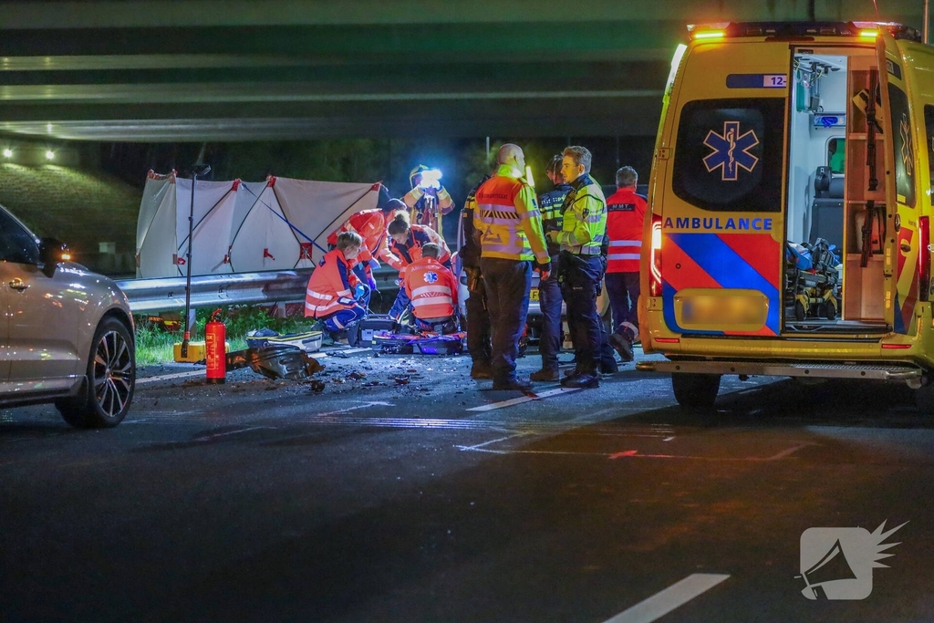 Ernstig ongeval op snelweg met meerdere voertuigen
