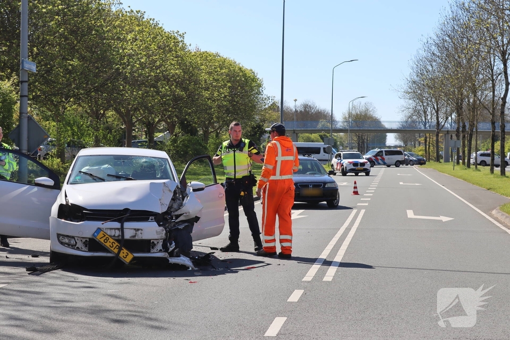 Botsing tussen voertuigen leidt tot schade