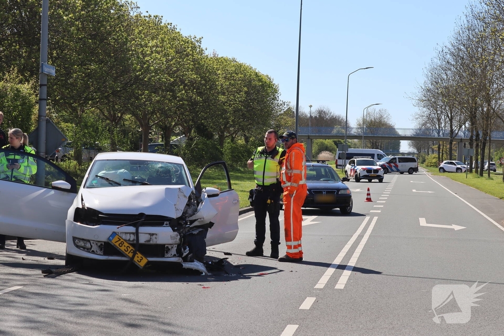 Botsing tussen voertuigen leidt tot schade