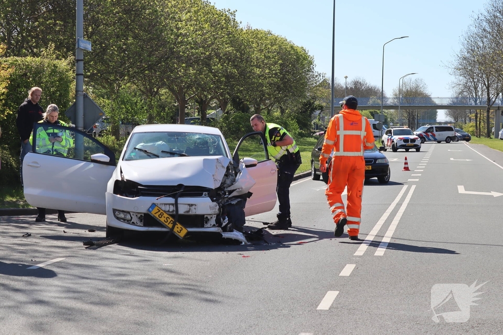Botsing tussen voertuigen leidt tot schade
