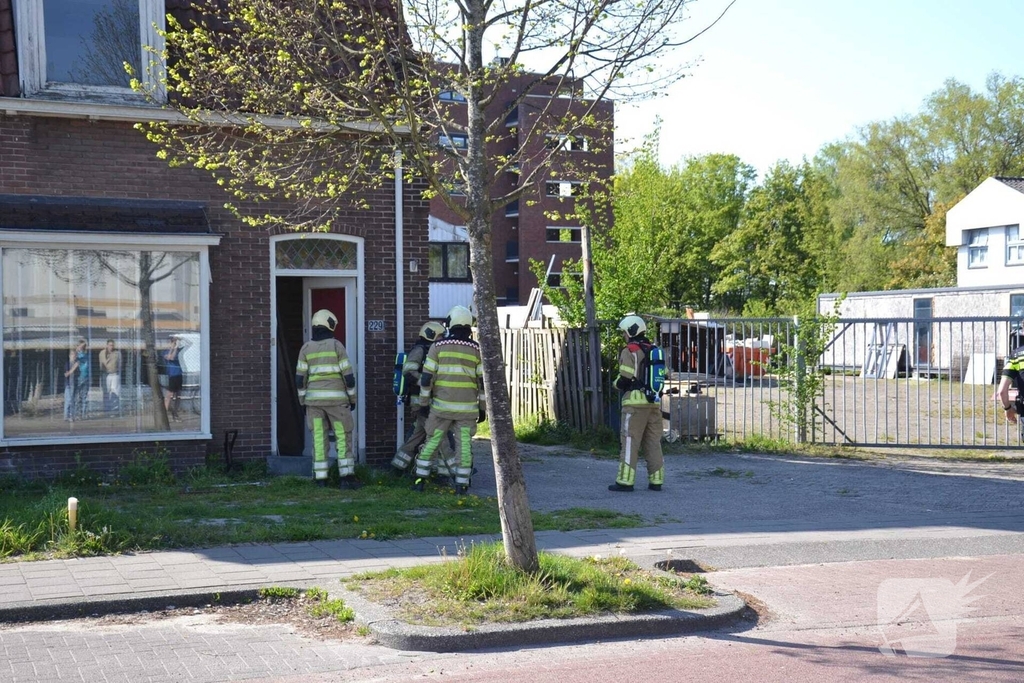 Deur geramd door brandweer bij gasincident