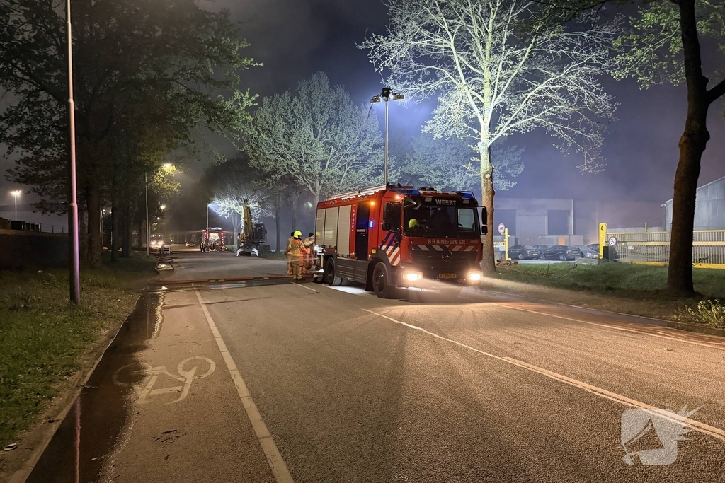 Grote buitenbrand vergt langdurige brandweerinzet
