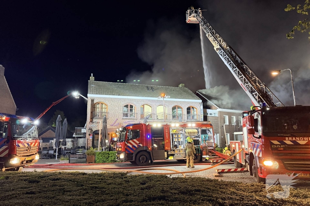 Brand in winkel leidt tot grote brandweerinzet