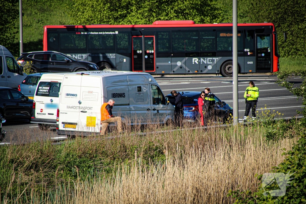 Aanrijding tussen waardetransport en automobilist