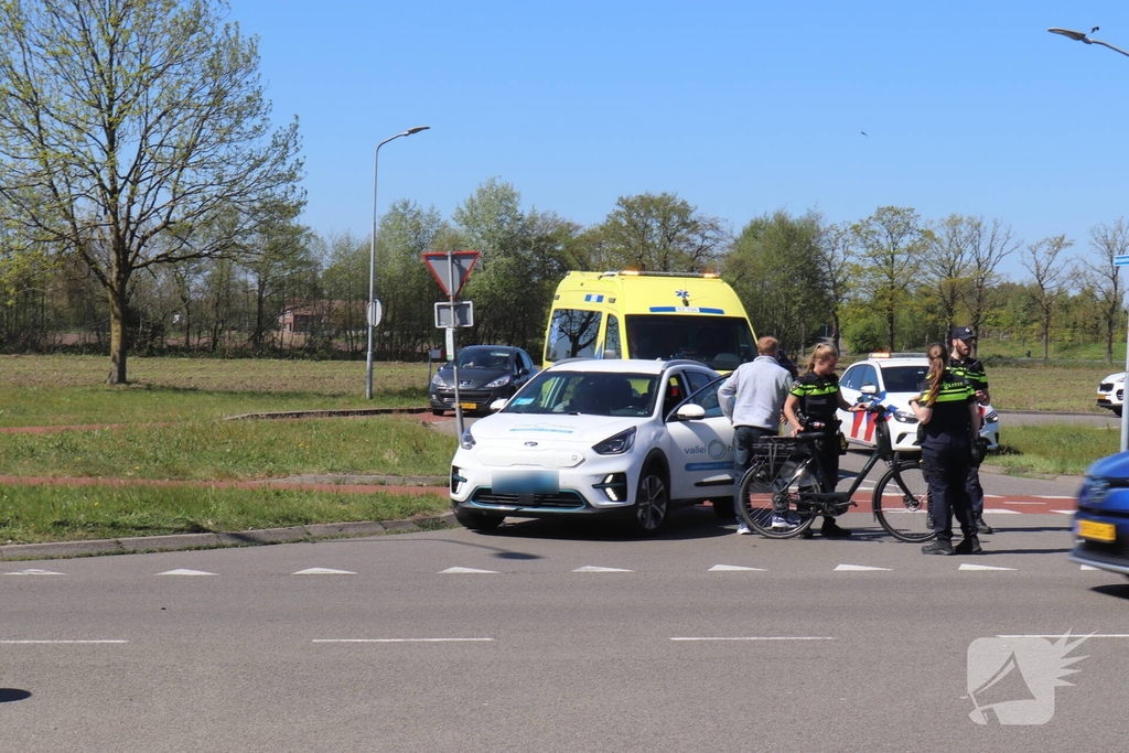 Fietser gewond bij aanrijding met taxi