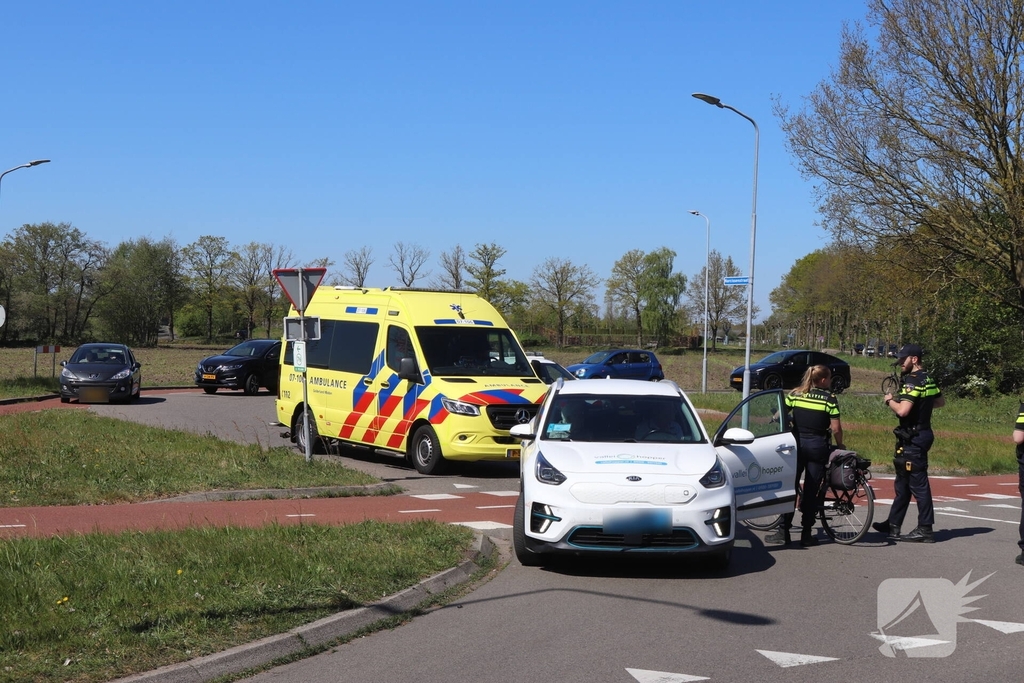 Fietser gewond bij aanrijding met taxi