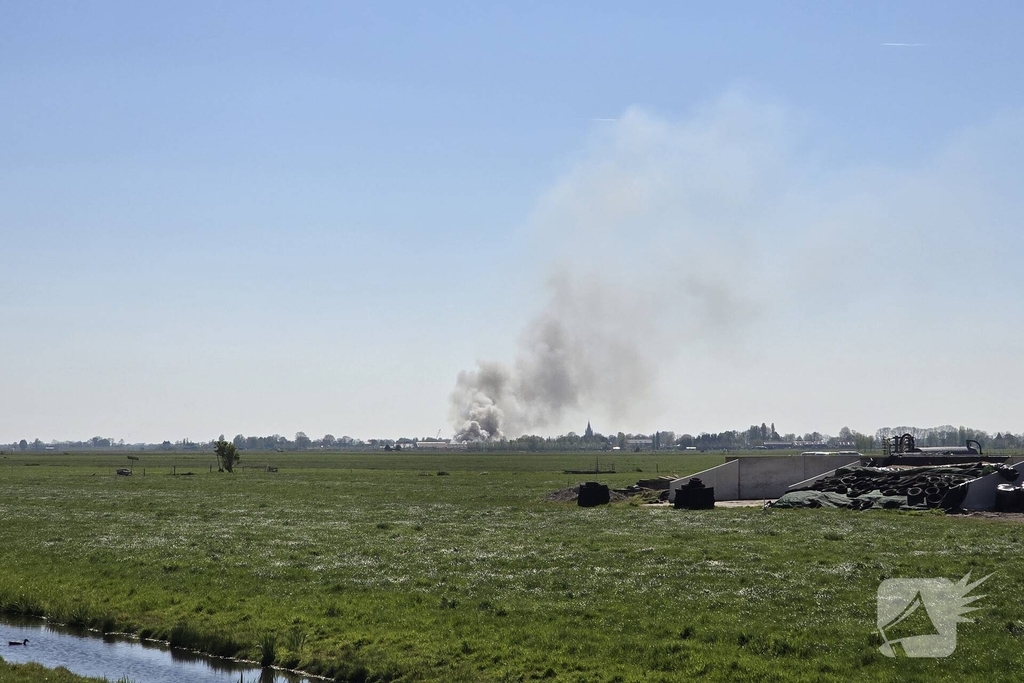 Brand in loods zorgt voor grote rookontwikkeling