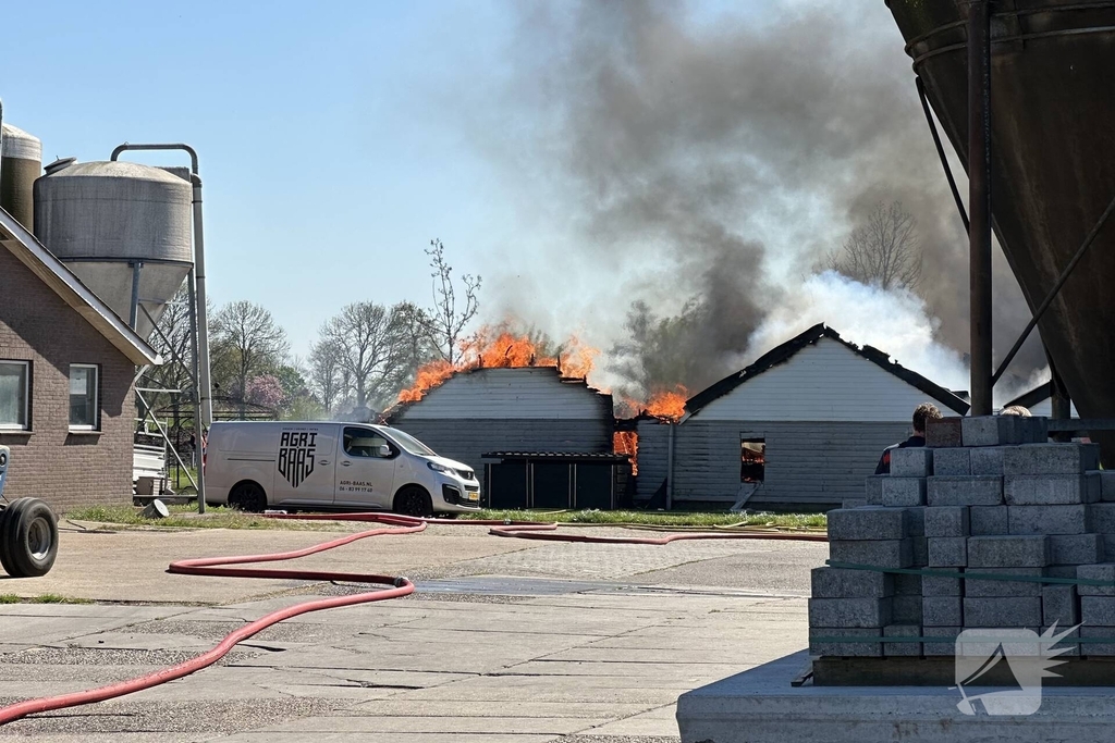 Brand in loods zorgt voor grote rookontwikkeling