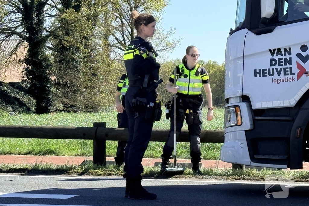 Gewonde nadat vrachtwagen achterop taxibus botst