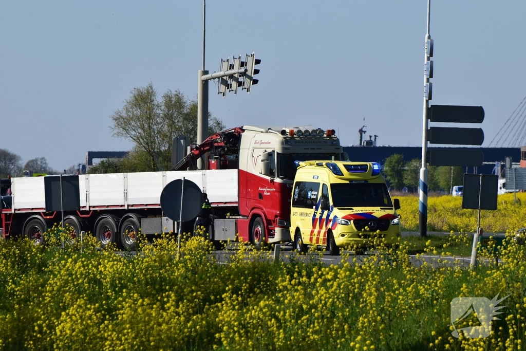Fietser aangereden door vrachtauto