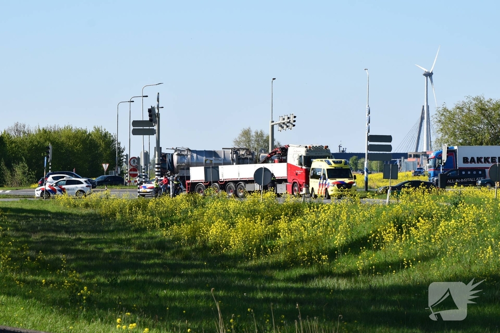 Fietser aangereden door vrachtauto
