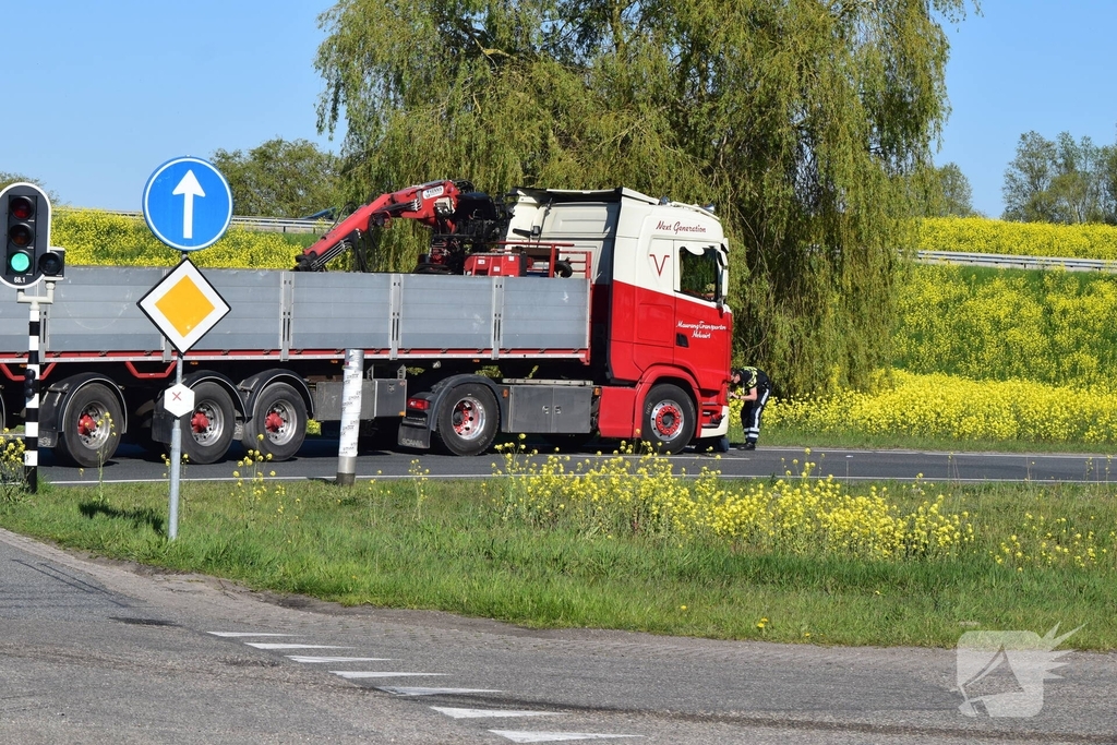 Fietser aangereden door vrachtauto
