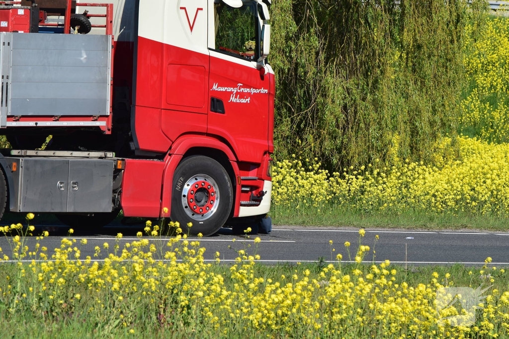 Fietser aangereden door vrachtauto