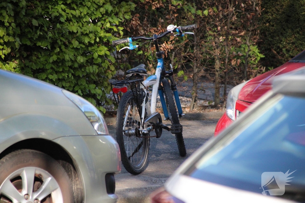 Kind op fiets aangereden door automobilist