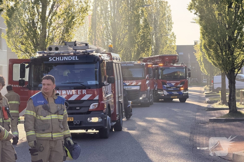 Brand op dak van bedrijf
