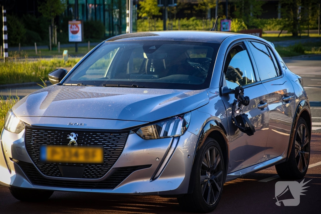 Botsing bij oversteekplaats tussen auto en fietser