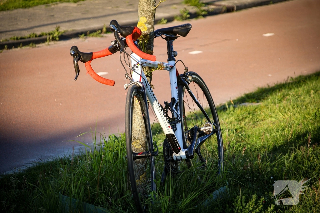Botsing bij oversteekplaats tussen auto en fietser