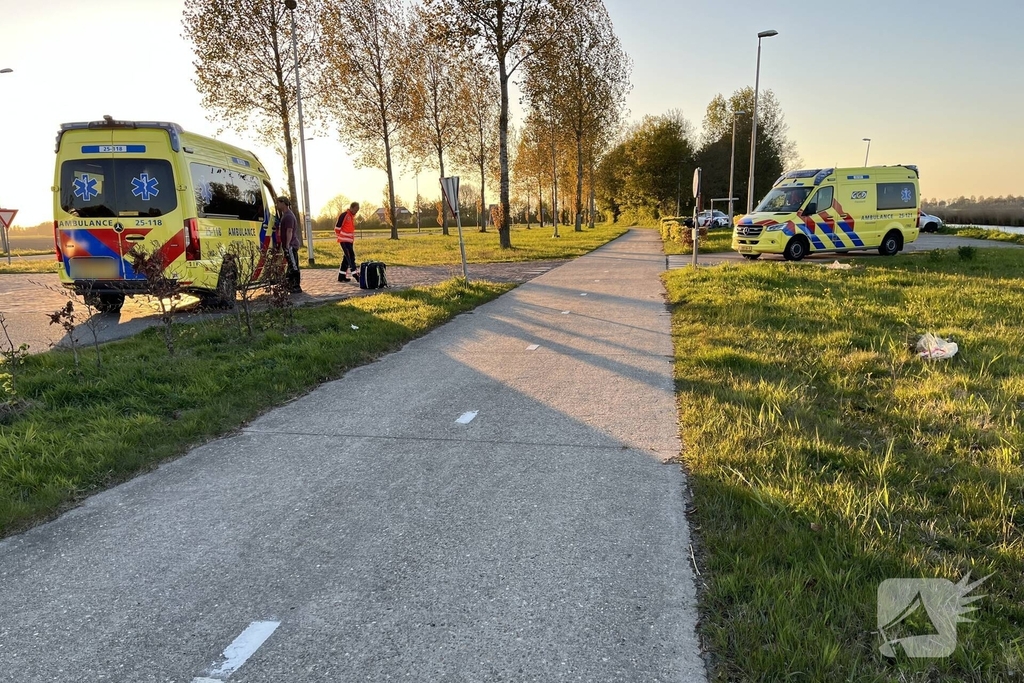 Traumahelikopter landt voor medische bijstand