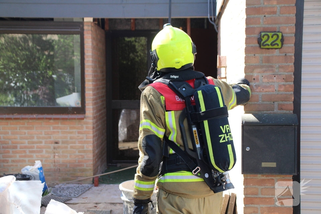 Dakbrand tijdens werkzaamheden snel onder controle