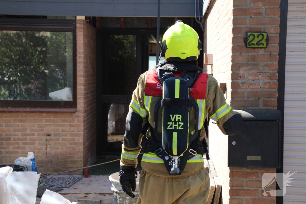 Dakbrand tijdens werkzaamheden snel onder controle
