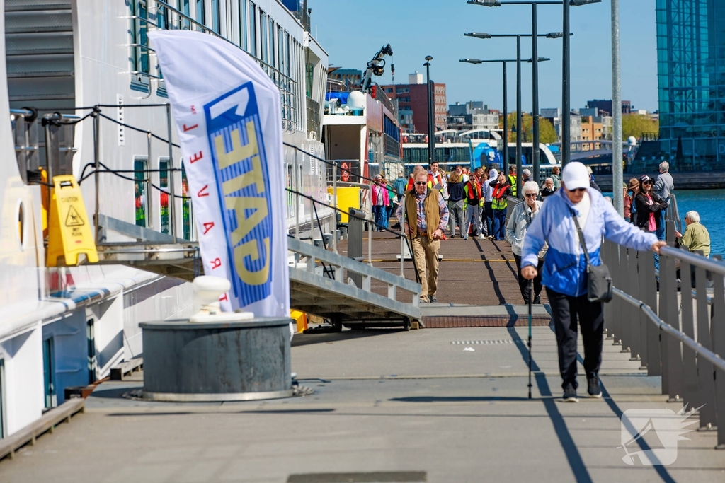 Brand op cruiseboot leidt tot grote hulpverlening