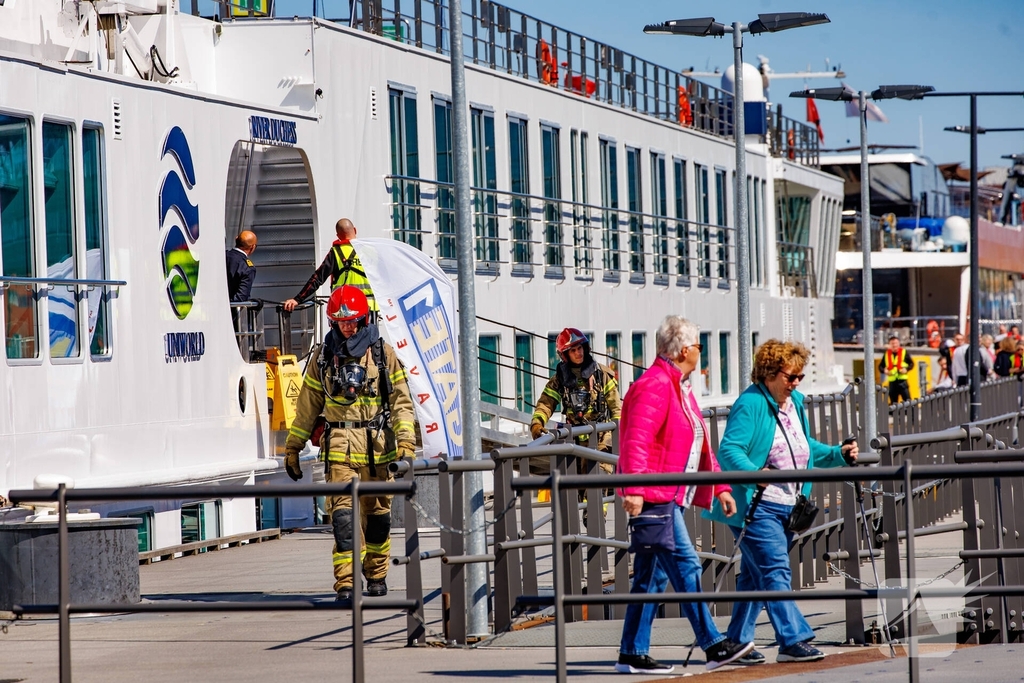 Brand op cruiseboot leidt tot grote hulpverlening