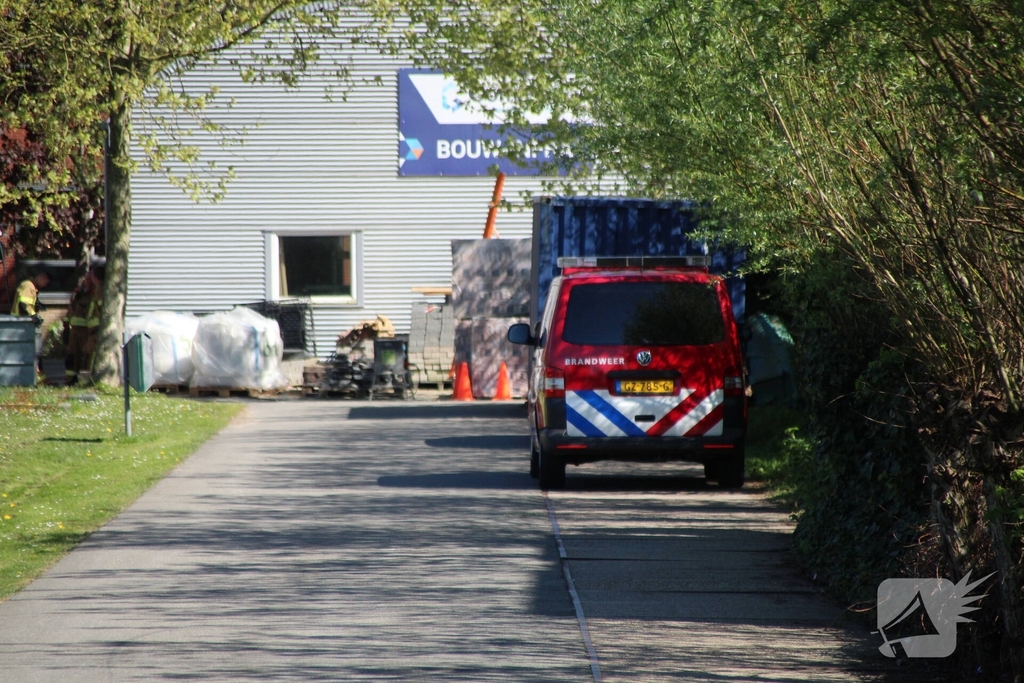 Brandweer reageert op industriebrand bij school