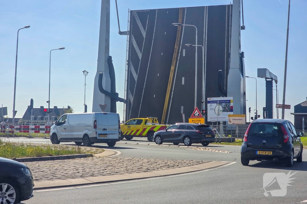 Hinder door werkzaamheden Julianasluis voorbij