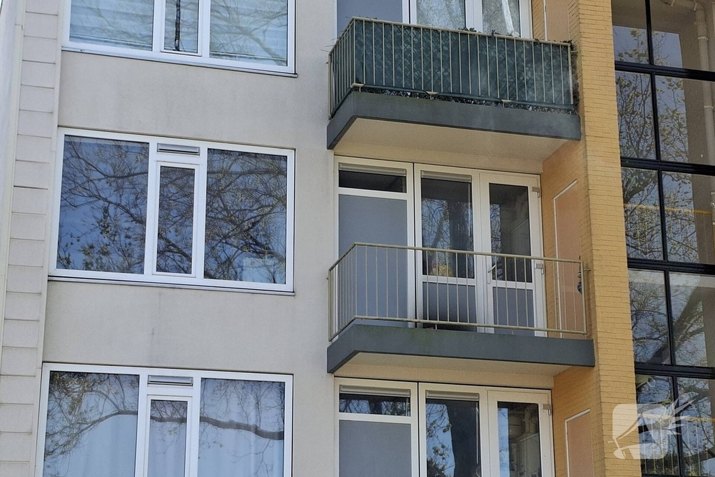 Brand op balkon van portiekwoning