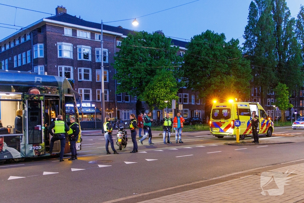 Scooter botst op tram na vreemd gedrag bestuurder