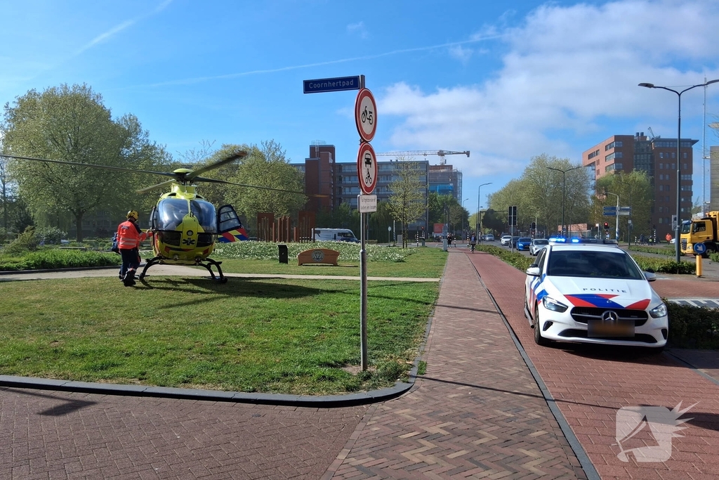 Traumahelikopter ingezet bij beknelling persoon onder vrachtwagen