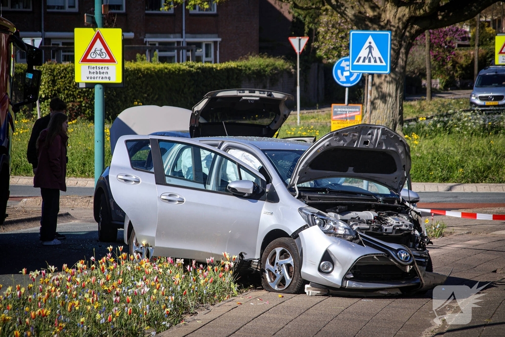 Bizar ongeval op rotonde leidt tot ziekenhuisopname