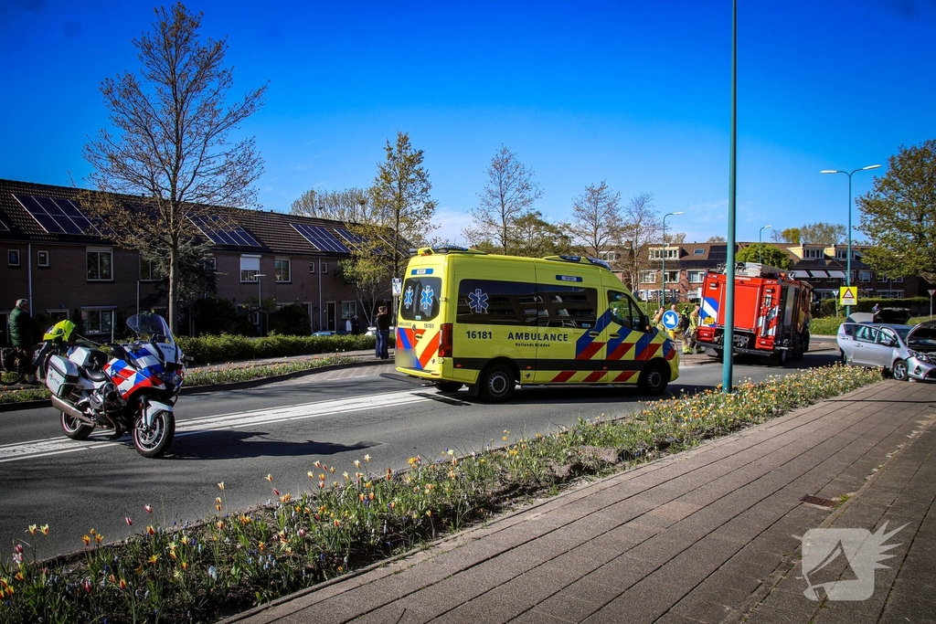 Bizar ongeval op rotonde leidt tot ziekenhuisopname