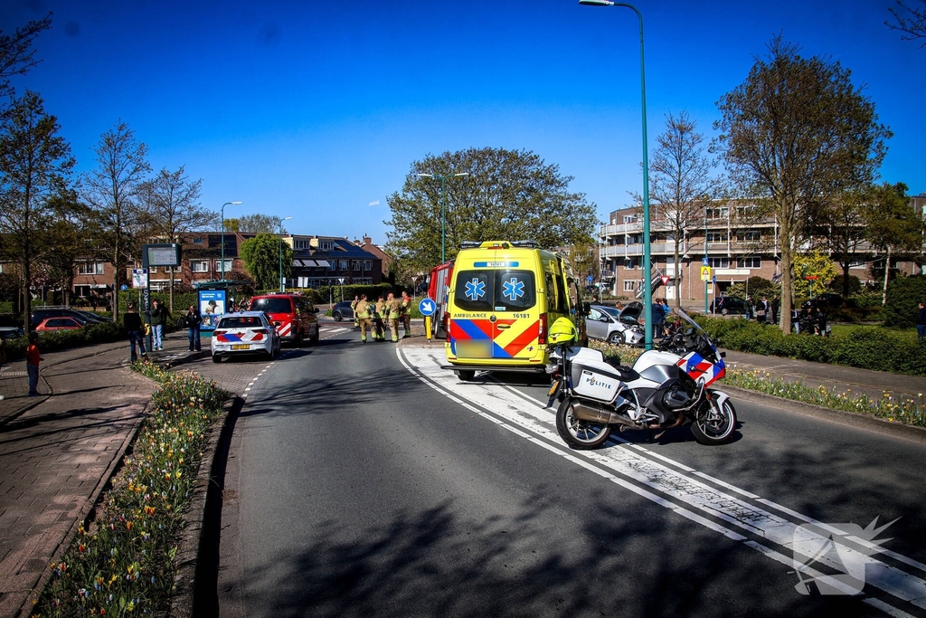Bizar ongeval op rotonde leidt tot ziekenhuisopname