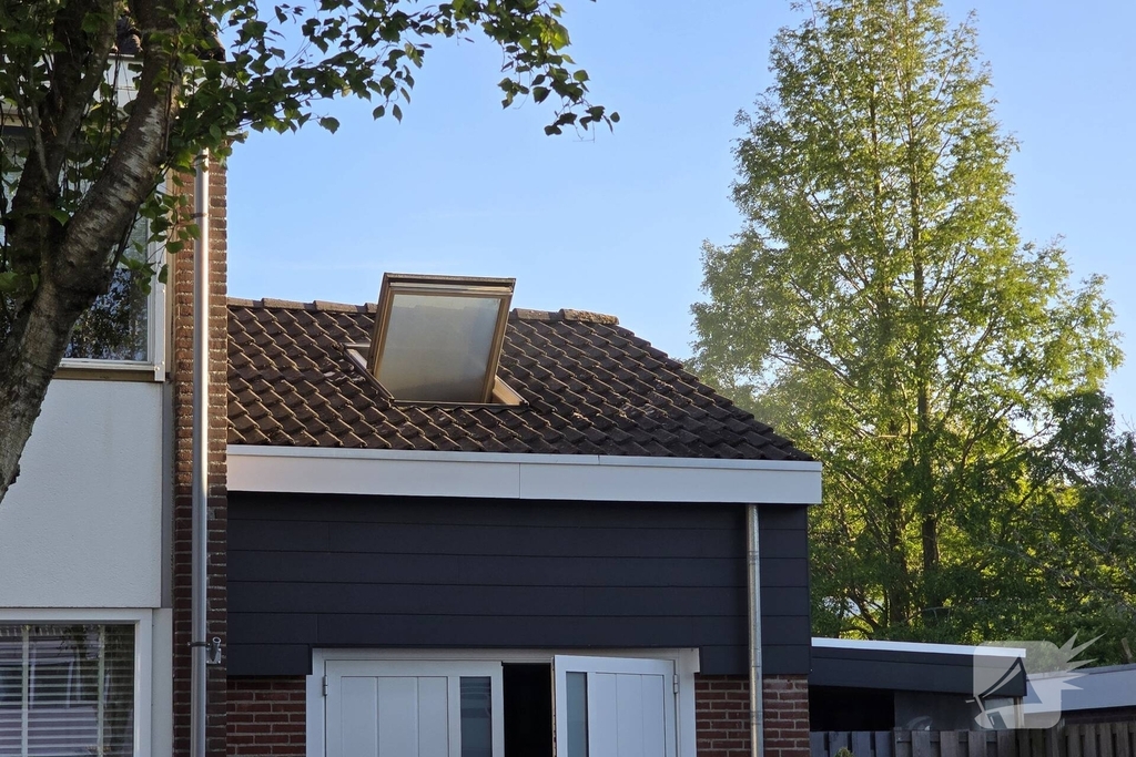 Woningbrand in aanbouw snel onder controle