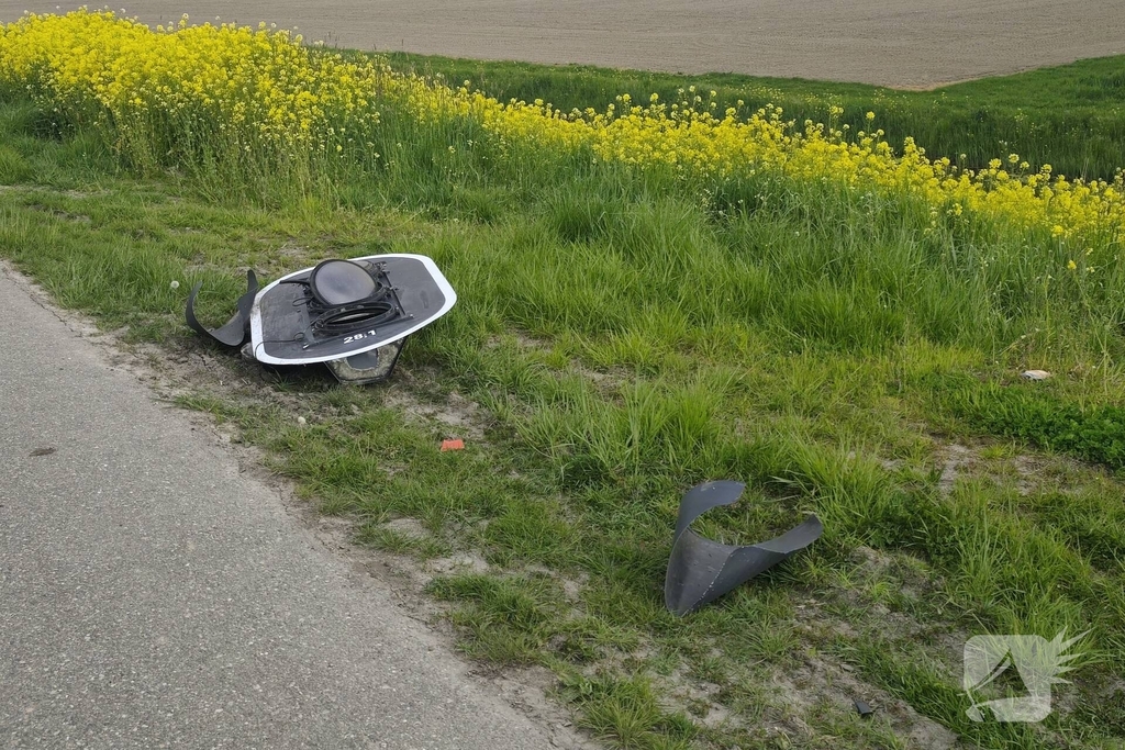 Lijnbus belandt in sloot na onwelwording