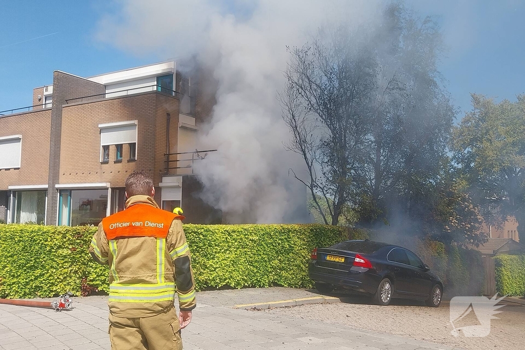 Brandweer druk met grote brand in woning