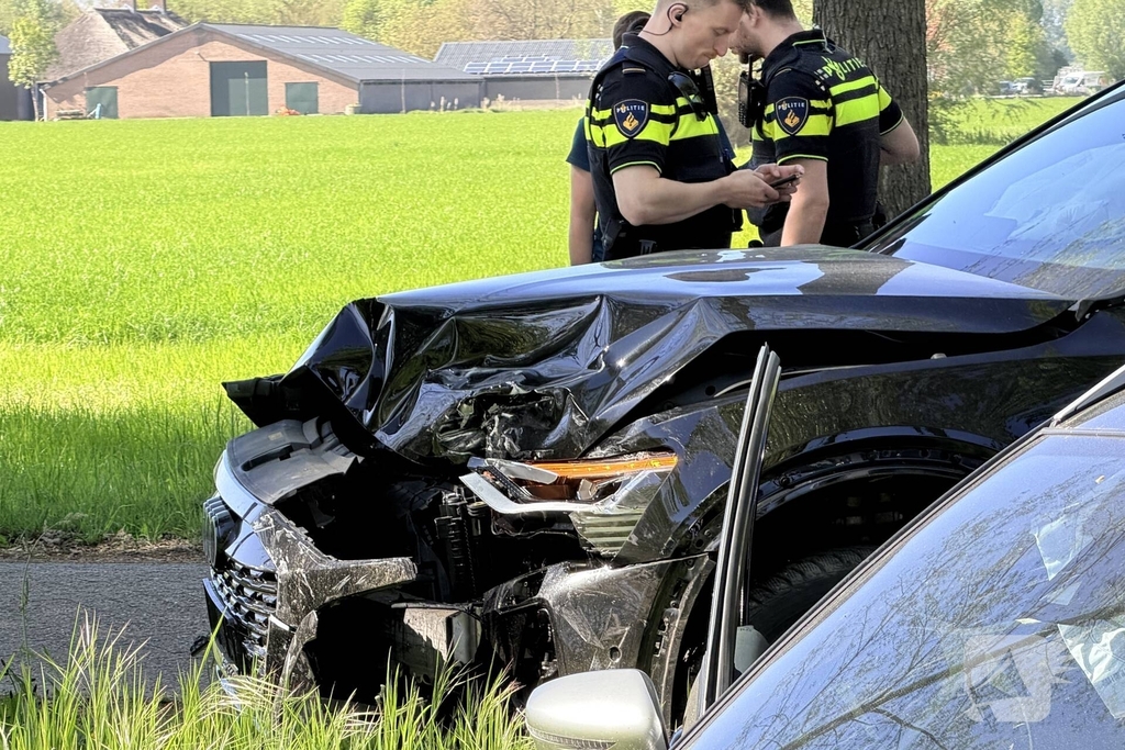 Botsing tussen twee auto's leidt tot gewonde