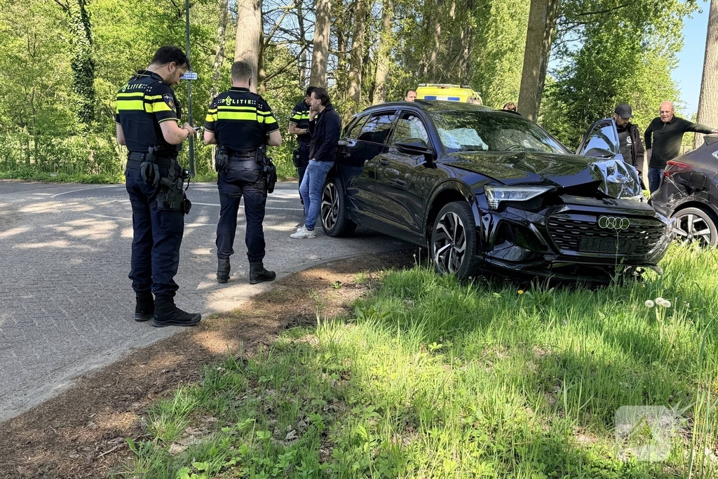 Botsing tussen twee auto's leidt tot gewonde