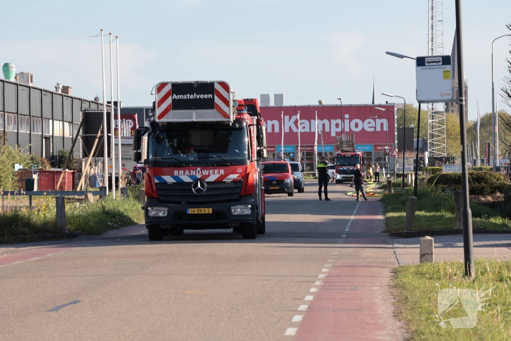 Brand in groot industriepand onder controle