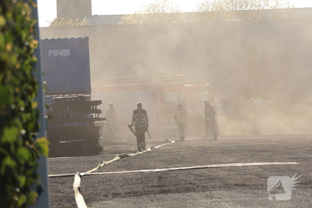Brand in groot industriepand onder controle