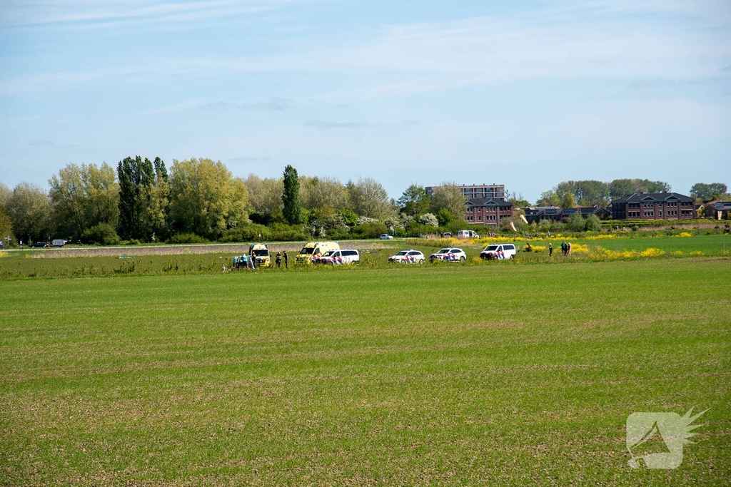 Parachutist overleden na landing in weiland