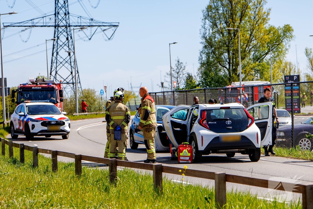Bestuurster gewond bij aanrijding
