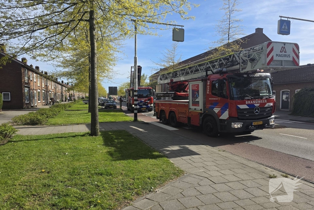 Brandweer bestrijdt brand op balkon