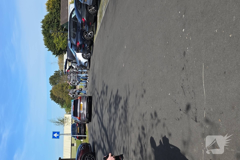 Politie en arrestatieteam halen persoon met verward gedrag uit woning