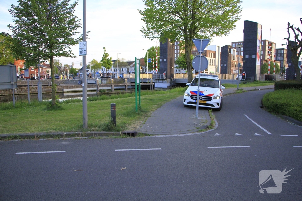 Voetganger aangereden door auto en blijft met lichte verwondingen achter