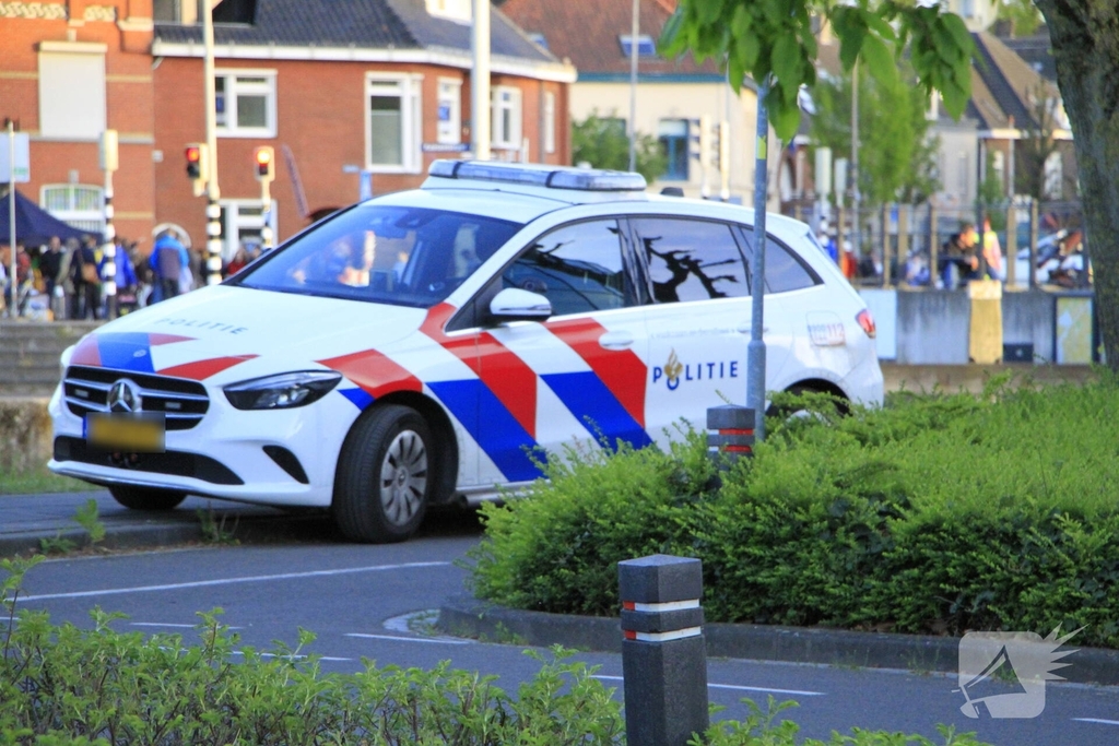 Voetganger aangereden door auto en blijft met lichte verwondingen achter